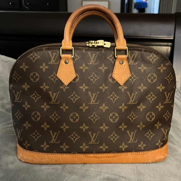 Authentic Louis Vuitton Alma bag! Very good pre loved condition ! - Picture 1 of 9
